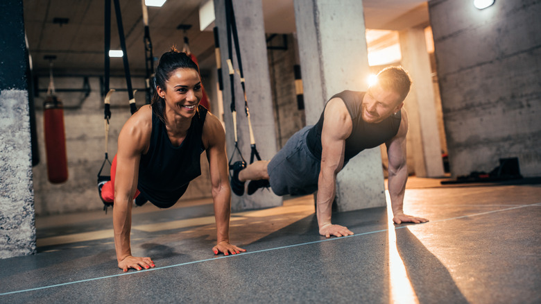 A couple does a circuit training workout