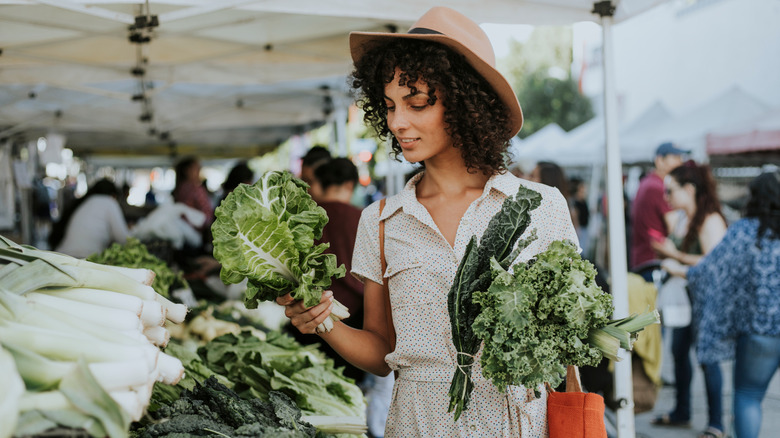 Woman buys kale at the farmer's market