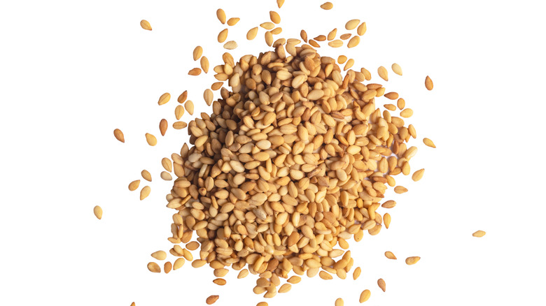 sesame seeds isolate on a white background 