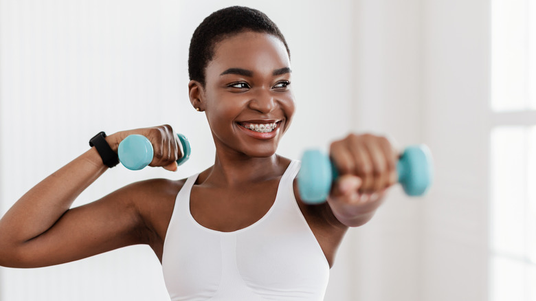 Exercising with dumbbells