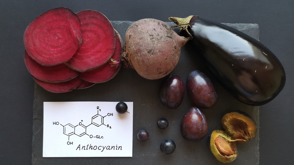 foods rich in the flavonoid anthocyanin 