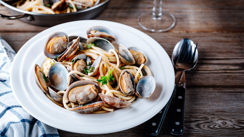 Mussels and pasta on a plate 