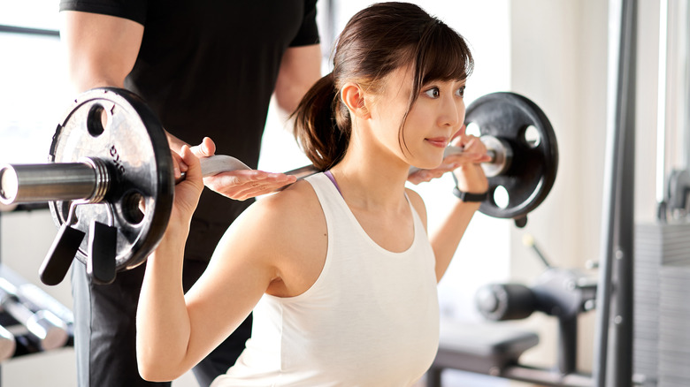 woman lifting barbell