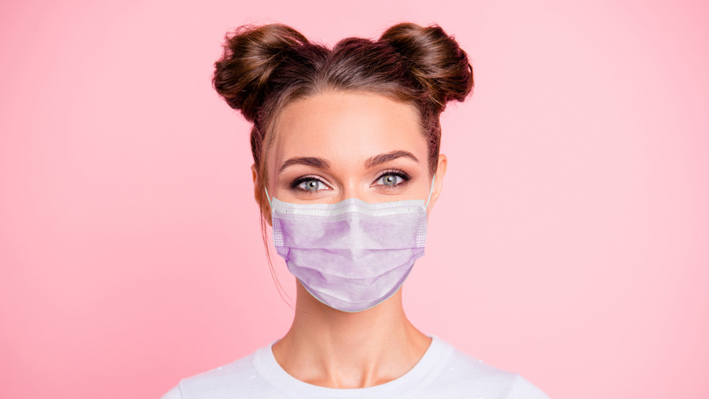 woman wearing face mask