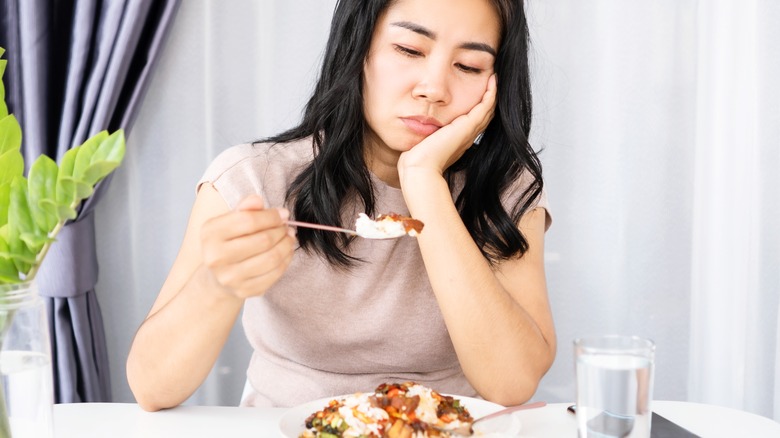 woman losing appetite