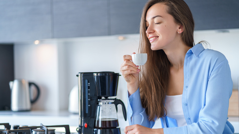 Young woman drinking her morning coffee