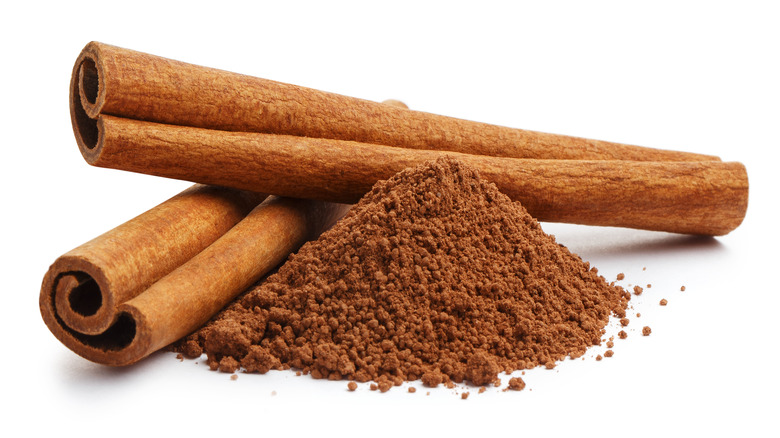 Cinnamon sticks and cinnamon powder