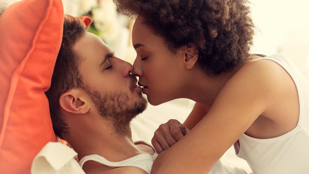 kissing