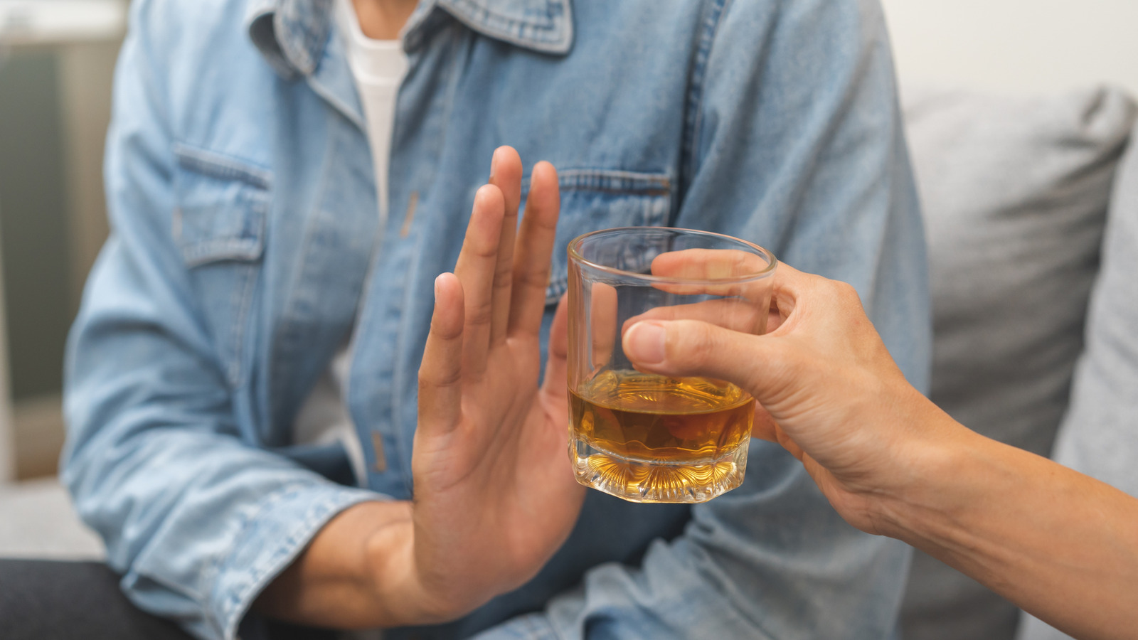 <a href="https://www.healthdigest.com/2074059/trump-admin-new-alcohol-guidelines-confusion-health-effects-dire/" target="_blank">The Trump Admin’s New Alcohol Guidelines Cause Confusion And The Health Effects Could Be Dire</a>