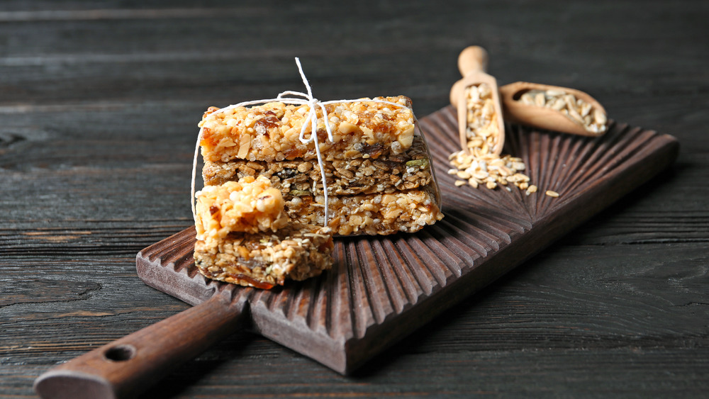 Oat-based meal replacement bars