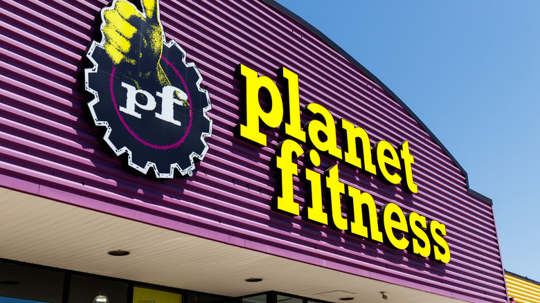 planet fitness location sign