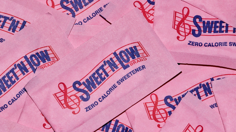 closeup of packets of artificial sweetener