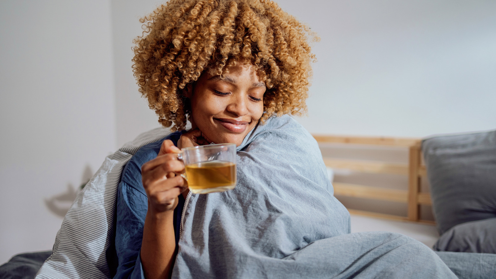 <a href="https://www.healthdigest.com/1732654/help-sleep-drinking-underrated-lemon-balm-tea-before-bed-prevent-insomnia/" target="_blank">The Underrated Kind Of Tea That Can Help Prevent Insomnia So You Sleep Like A Baby</a>