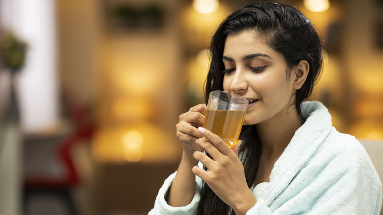 woman drinking green tea