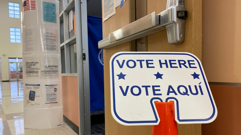Bilingual sign about voting