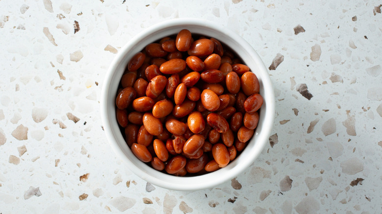 A small dish of pinto beans