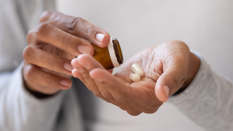 Antihistamine pills from bottle