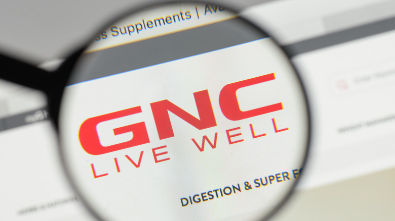 magnifying glass over GNC website