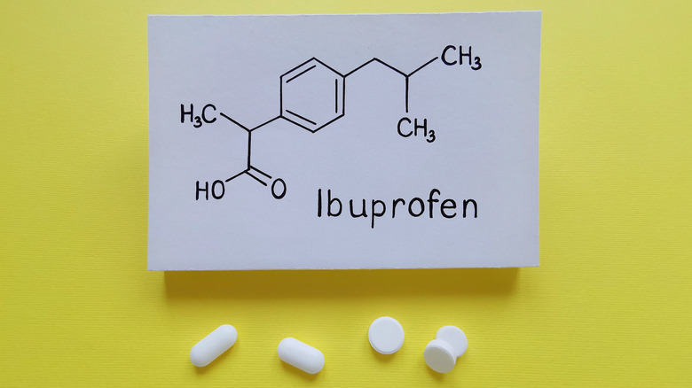 ibuprofen structure and pills