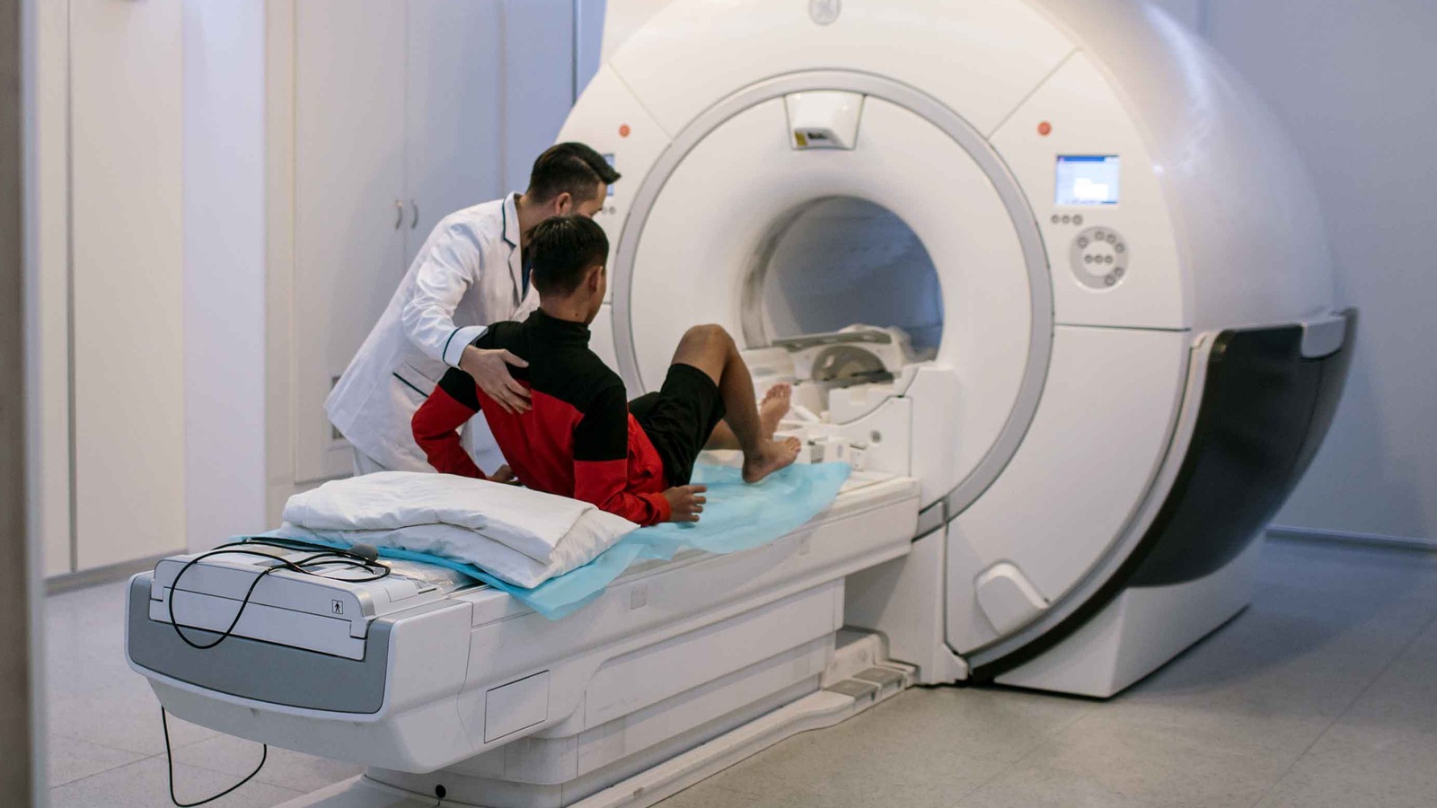 Things You Should Never Do Before Getting An MRI