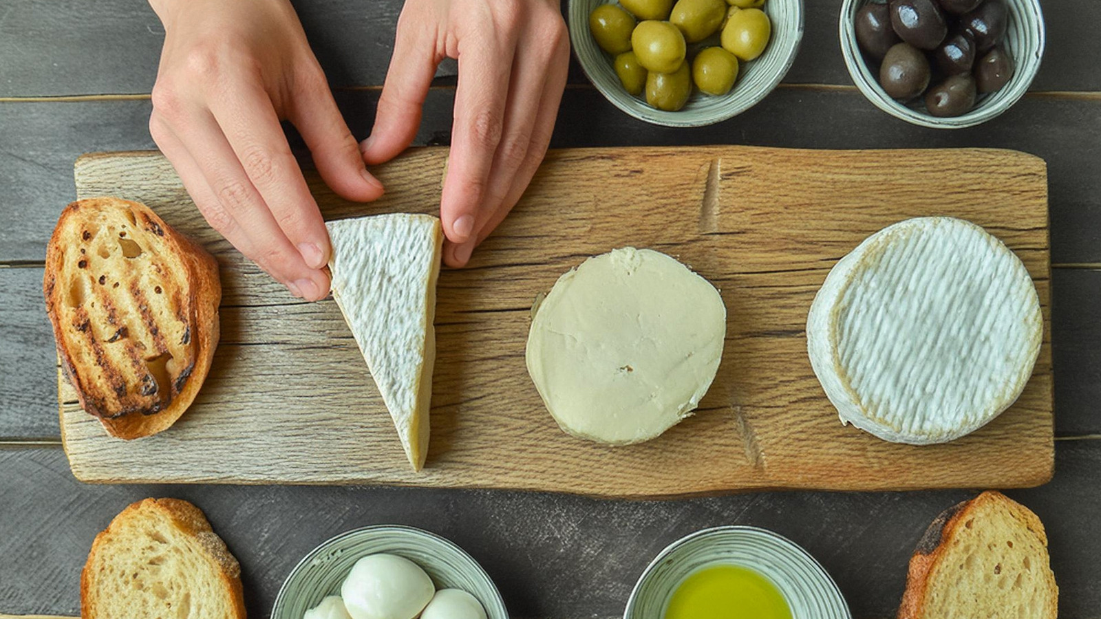 <a href="https://www.healthdigest.com/1772018/mozzarella-cheese-high-protein-reduce-colon-cancer-risk/" target="_blank">This High-Protein Italian Cheese Could Also Reduce Your Colon Cancer Risk</a>