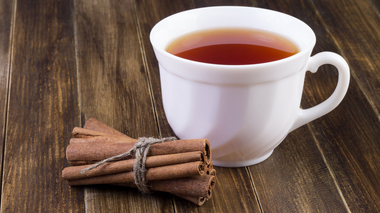 cinnamon bark and cinnamon tea