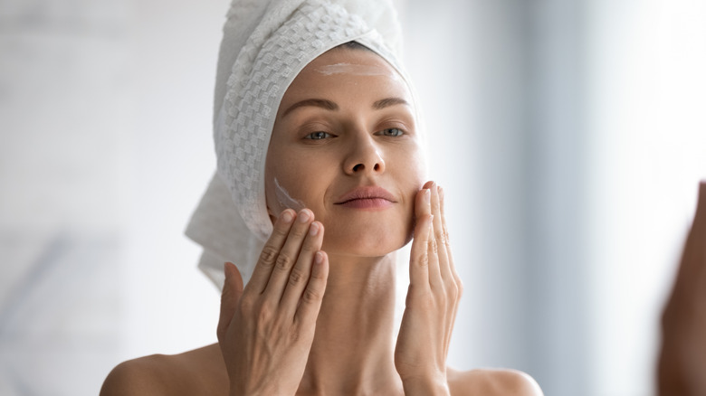 woman doing skin care