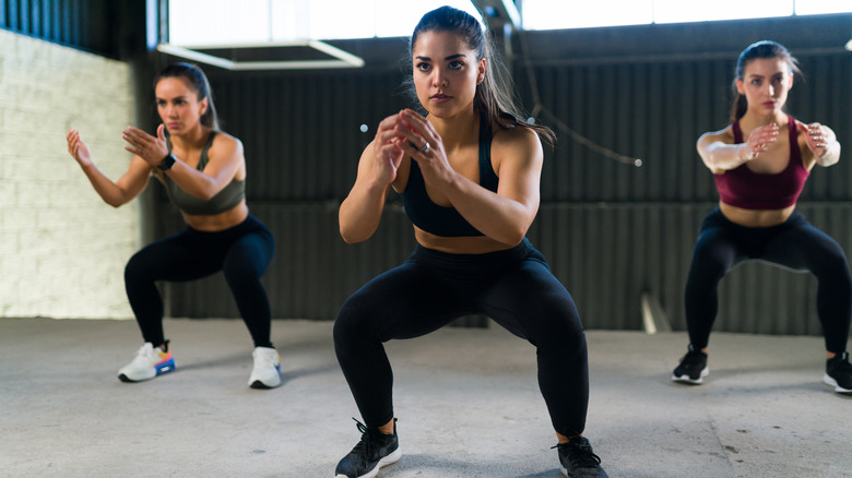 Women doing HIIT at gym