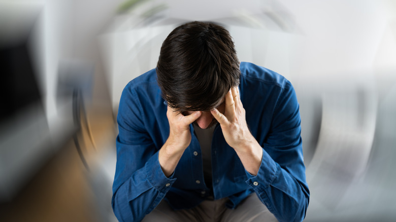 Man experiences vertigo