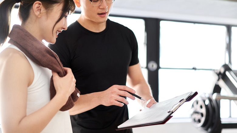 trainer reviewing goals with client