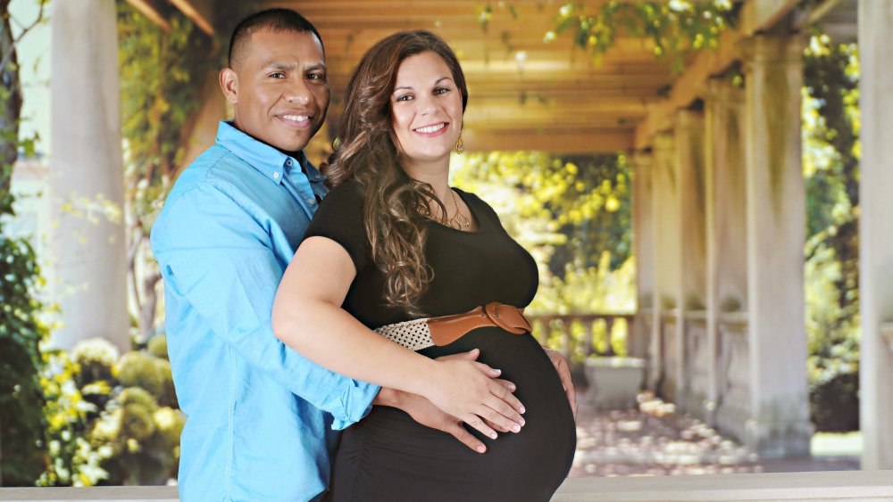 Man with pregnant woman