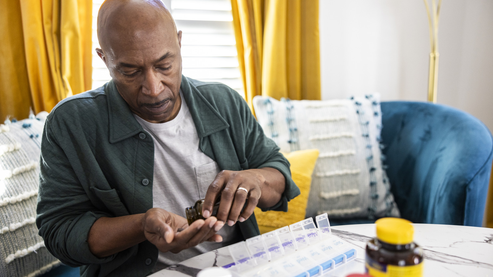 <a href="https://www.healthdigest.com/1785669/take-zinc-magnesium-together-improve-high-cholesterol-blood-pressure/" target="_blank">Two Popular Vitamins Could Help Lower High Cholesterol And Blood Pressure When Taken Together</a>