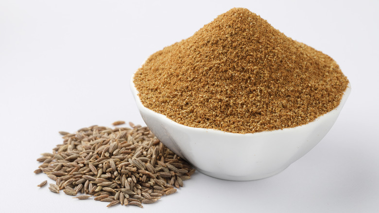 Cumin powder and seeds