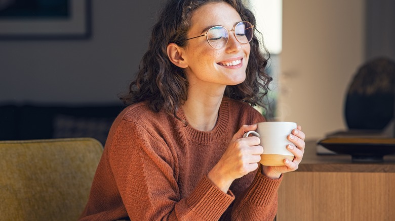woman drinking coffee