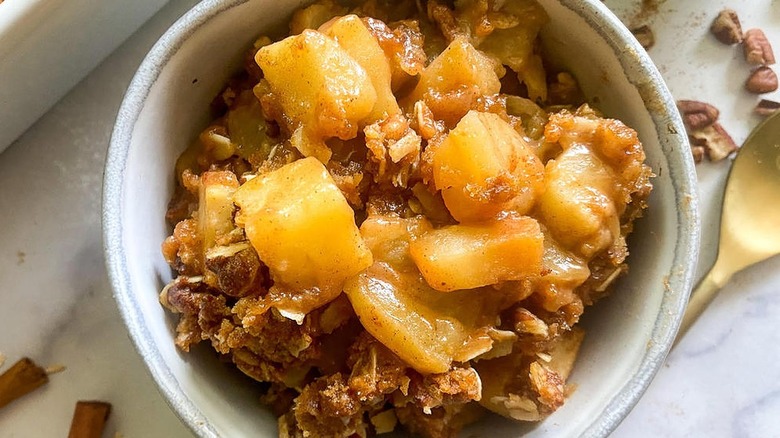 vegan apple crisp in bowl