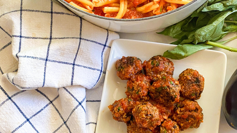 Vegan meatballs on a plate 