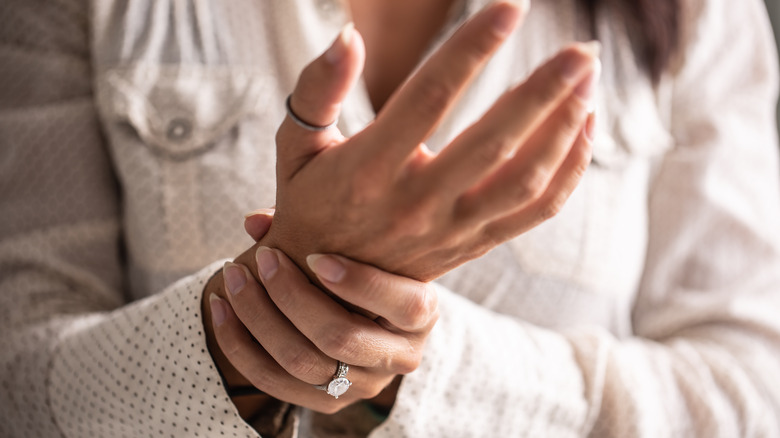 woman feeling joint pain in her hands