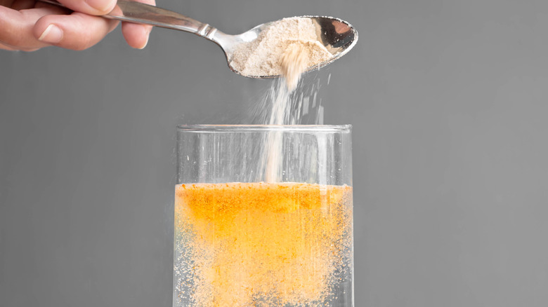 Dropping powder supplement in water