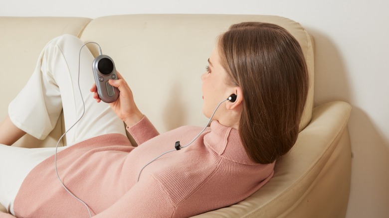 woman using zenowell vagus nerve stimulation