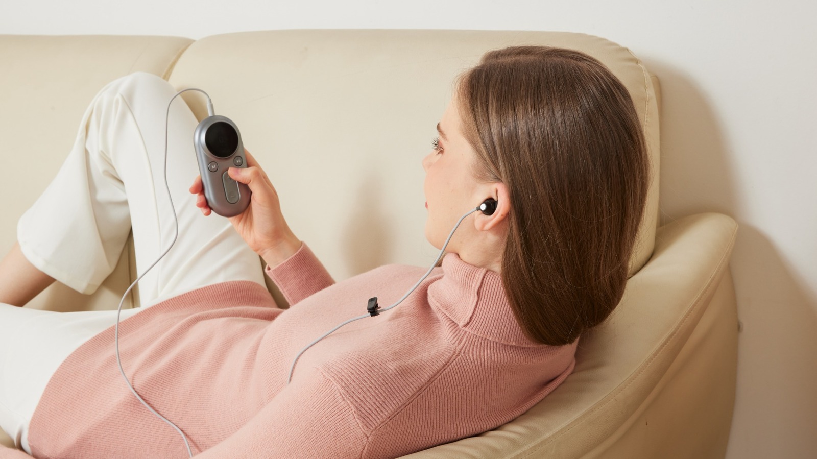 <a href="https://www.healthdigest.com/1998877/we-tried-zenowell-vagus-nerve-stimulator/" target="_blank">We Tried The Zenowell Vagus Nerve Stimulator To See If It Could Actually Help Us Relax</a>