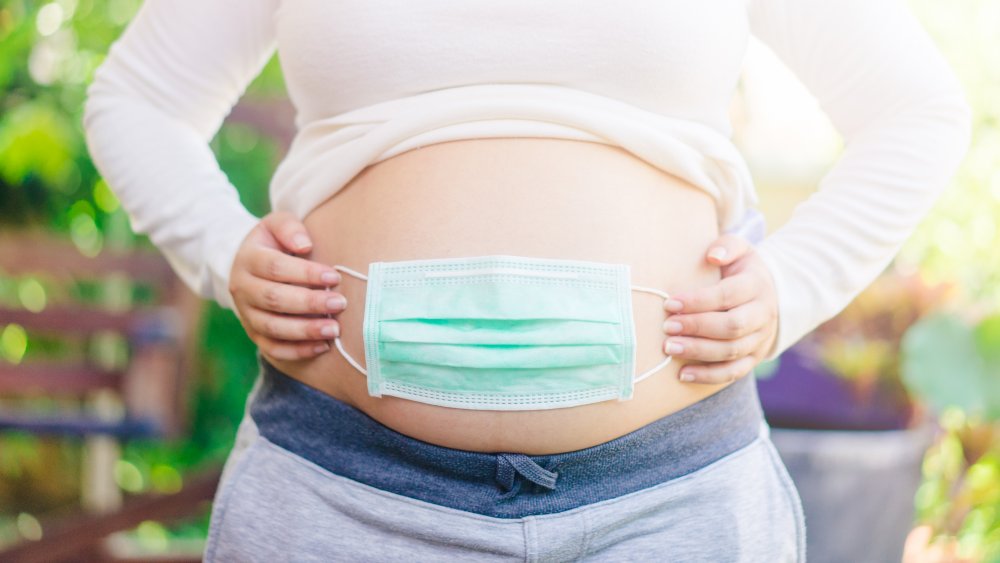 Face mask on pregnant belly