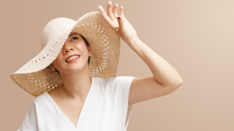 woman in a wide-brimmed sun hat