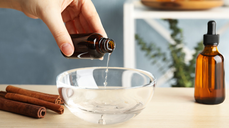 mixing cinnamon oil