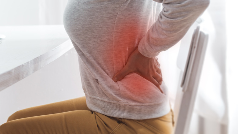 woman sitting with kidney pain