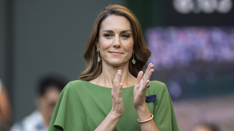 Kate Middleton clapping