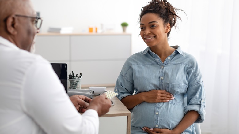 pregnant woman and her doctor
