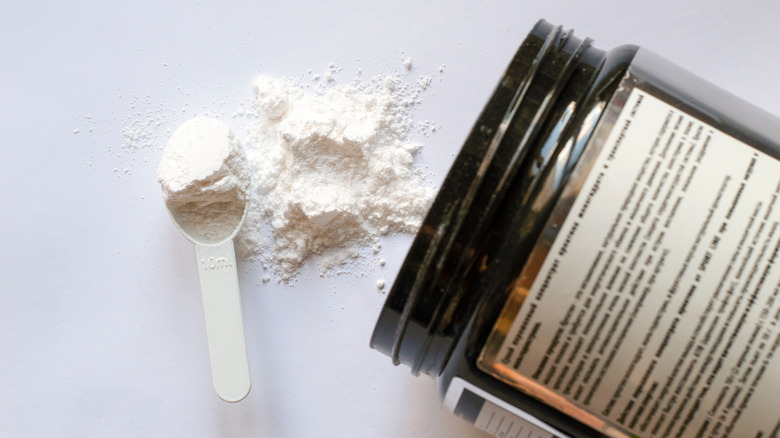 A container of creatine