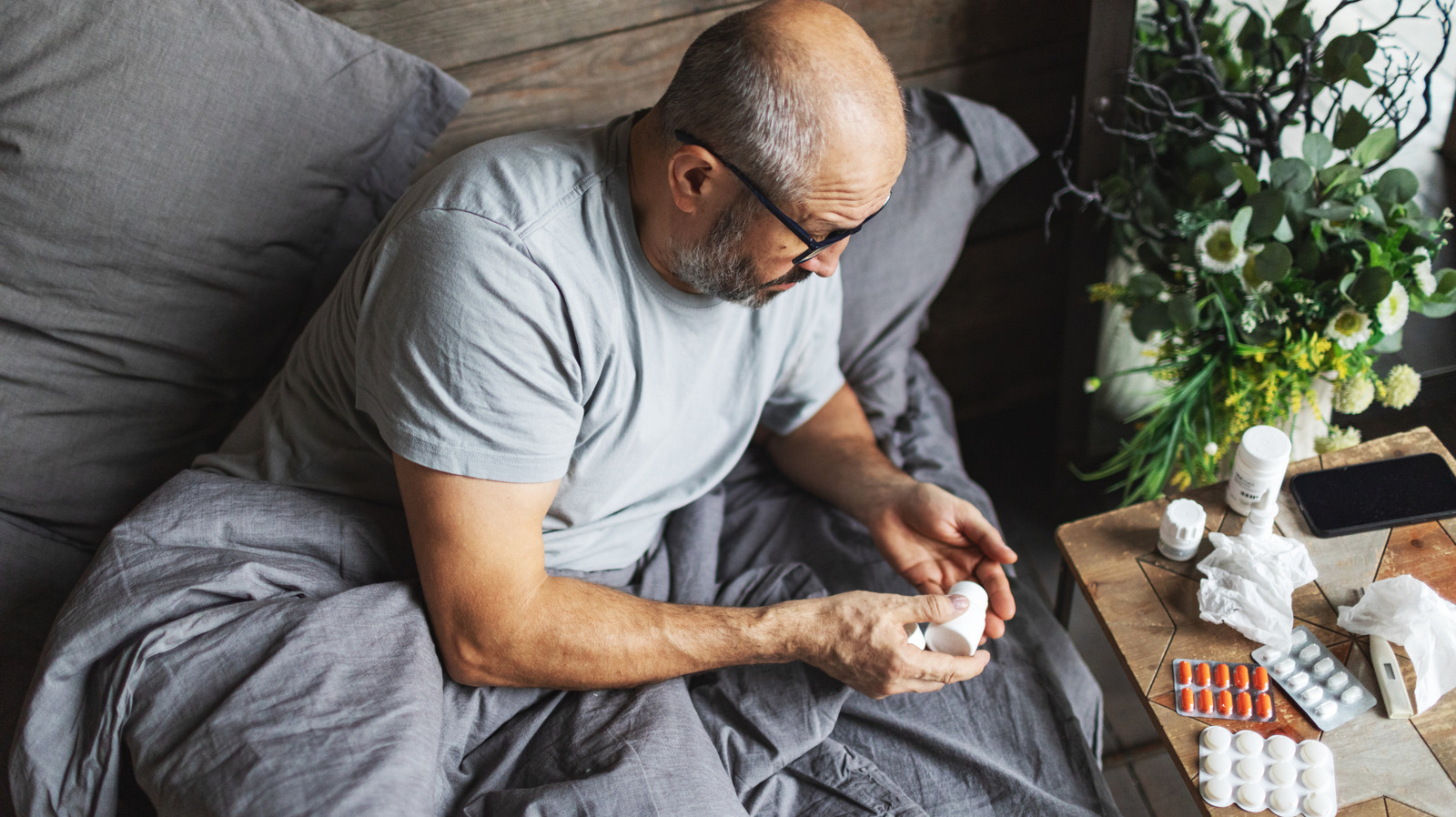 <a href="https://www.healthdigest.com/1750637/is-it-safe-to-take-melatonin-with-ibuprofen/" target="_blank">What Happens To Your Body When You Take Melatonin And Ibuprofen At The Same Time</a>