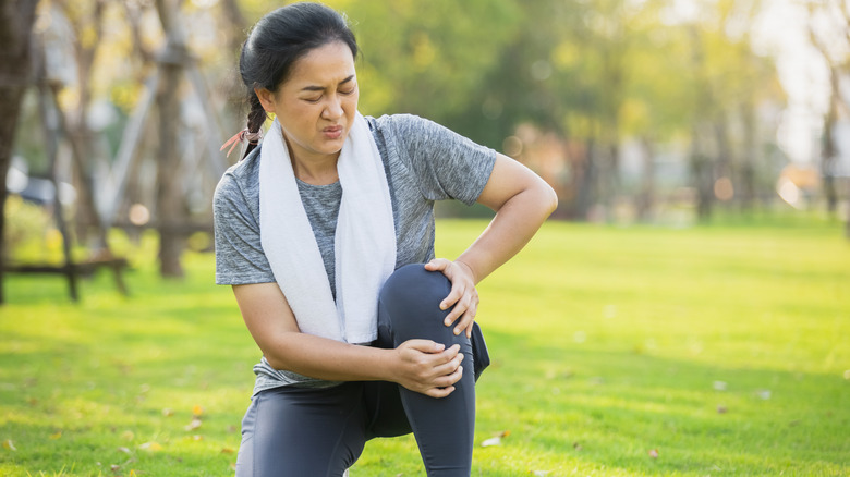 woman with knee injury