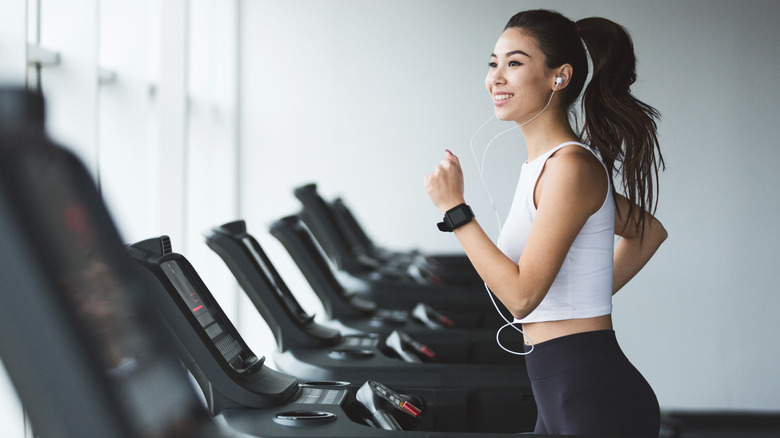 A woman runs on the treadmill